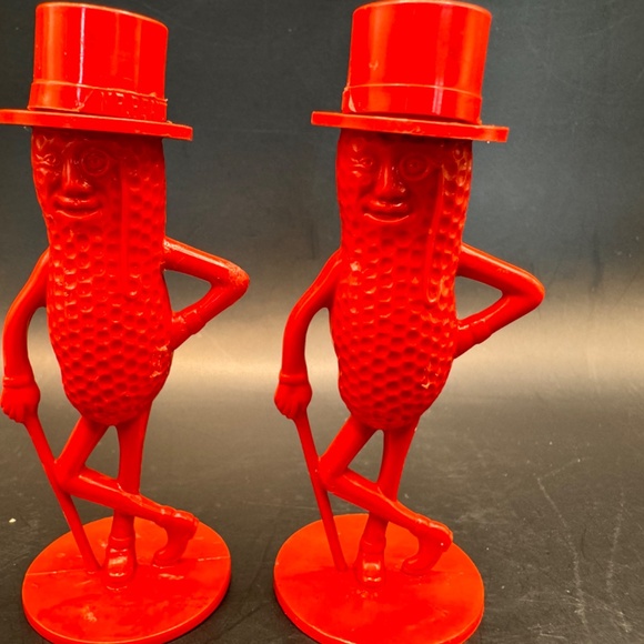 Red Mr. Peanut plastic salt and pepper shaker set. Excellent vintage condition. - Picture 9 of 9